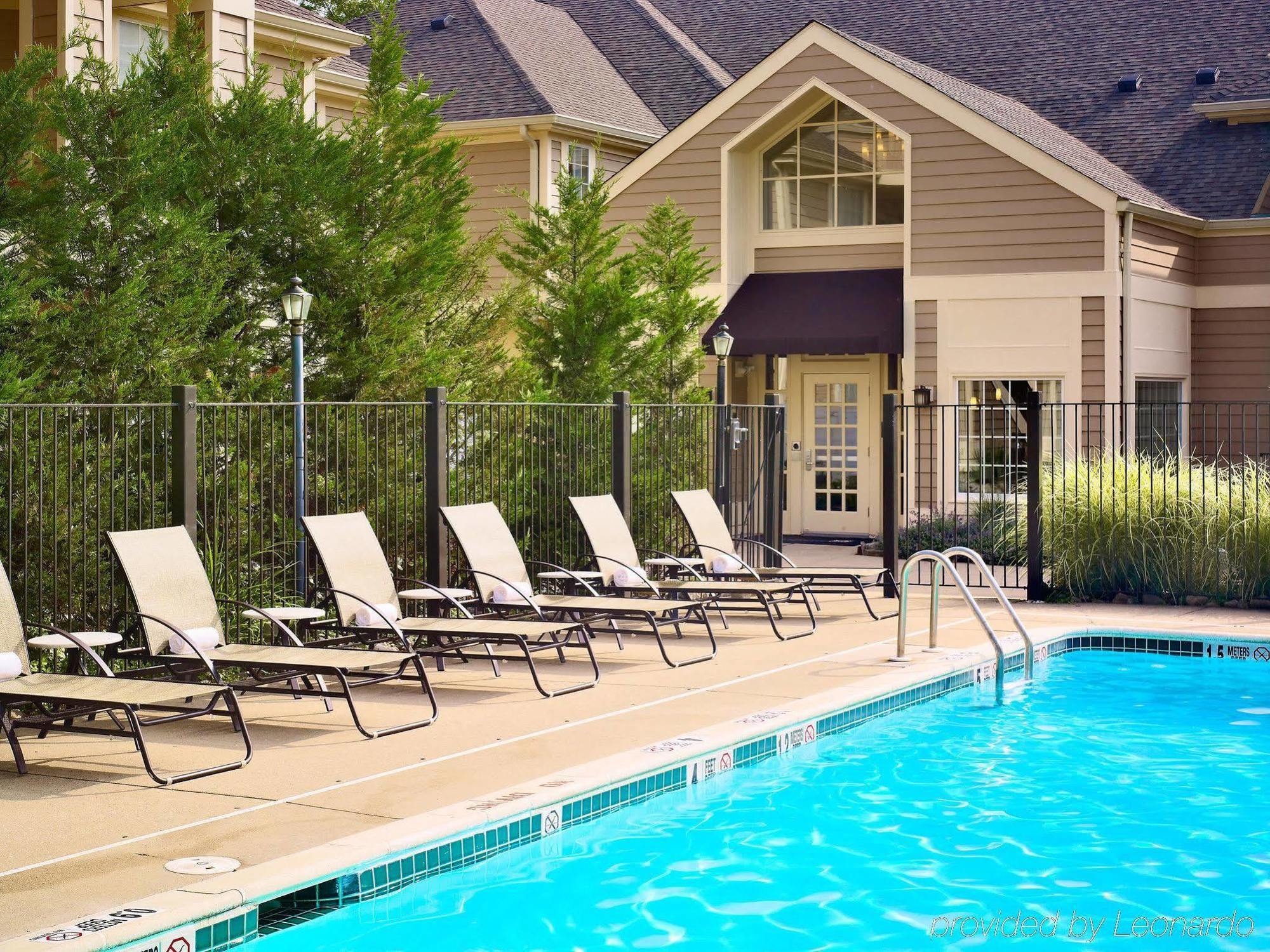 Sonesta Simply Suites Cleveland Airport Мидлберг-Хайтс Экстерьер фото